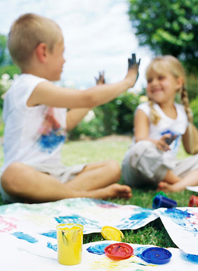 παιδιά με νερομπογιές